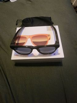 Smart sunglasses with camera