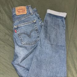 Woman’s Levi’s Jeans 