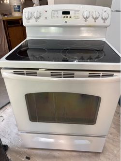 GE Electric Stove
