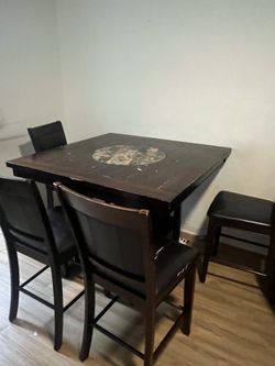 Table dining set seats 4