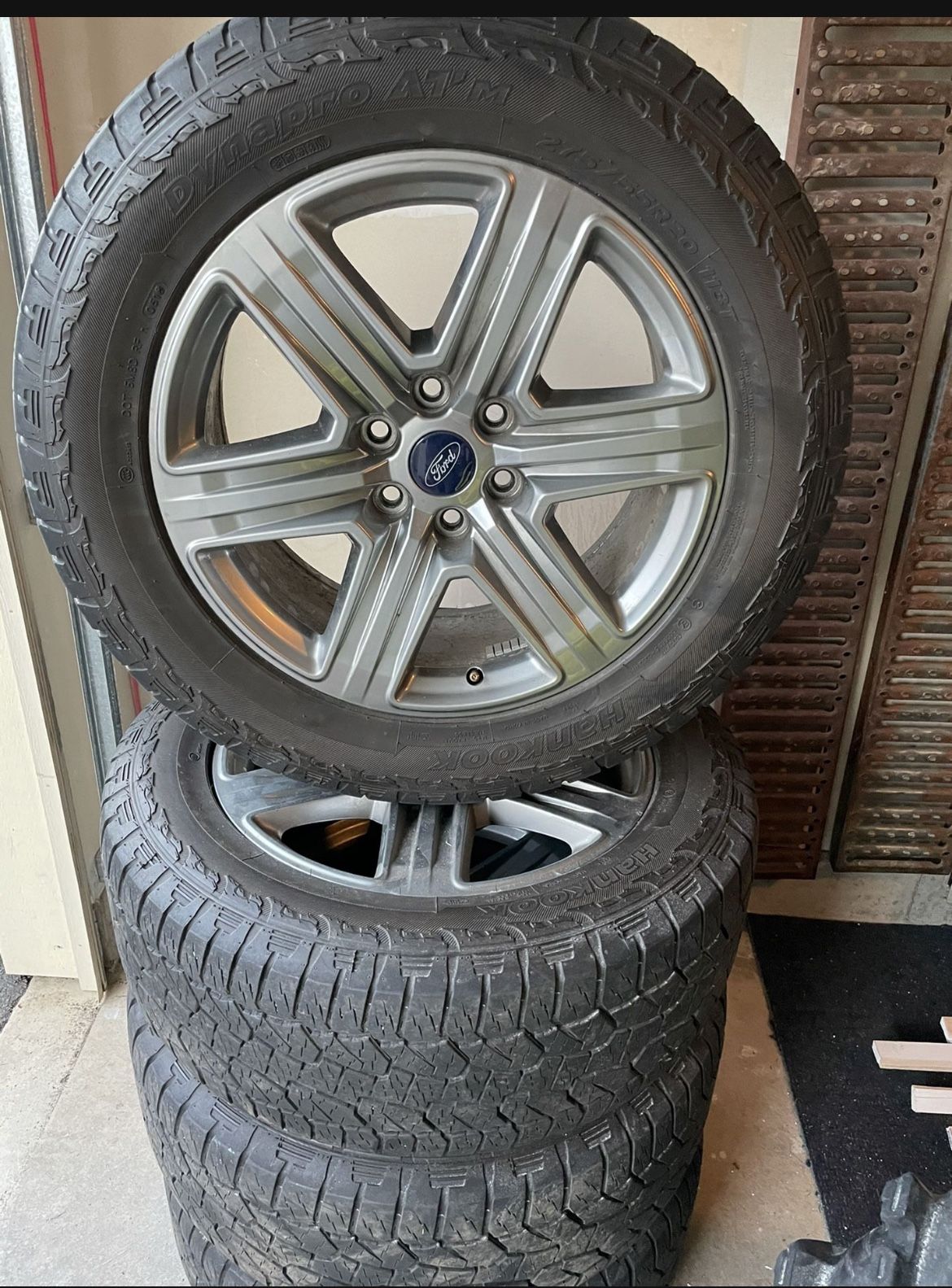 Tires and Rims Ford F-150 275/55/R20