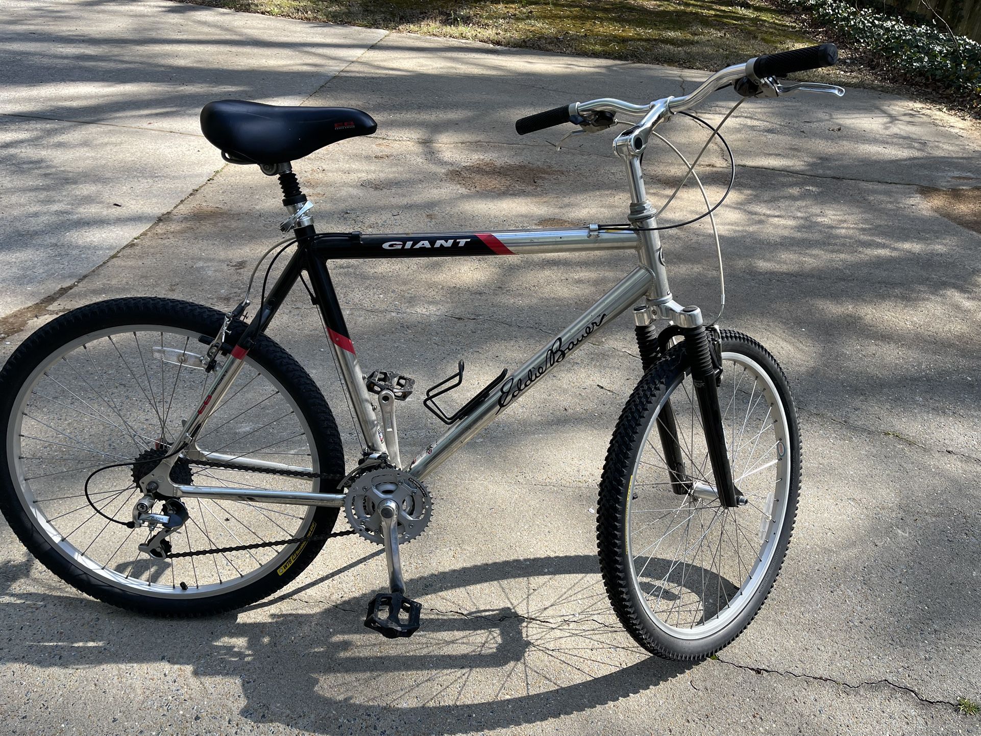 VINTAGE EDDIE BAUER (GIANT) MEN'S 26", 21 SPEED BIKE