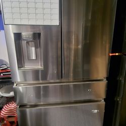 Refrigerator 