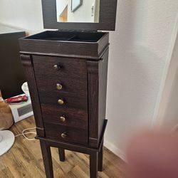 Beautiful Jewelry  Box with Mirror 