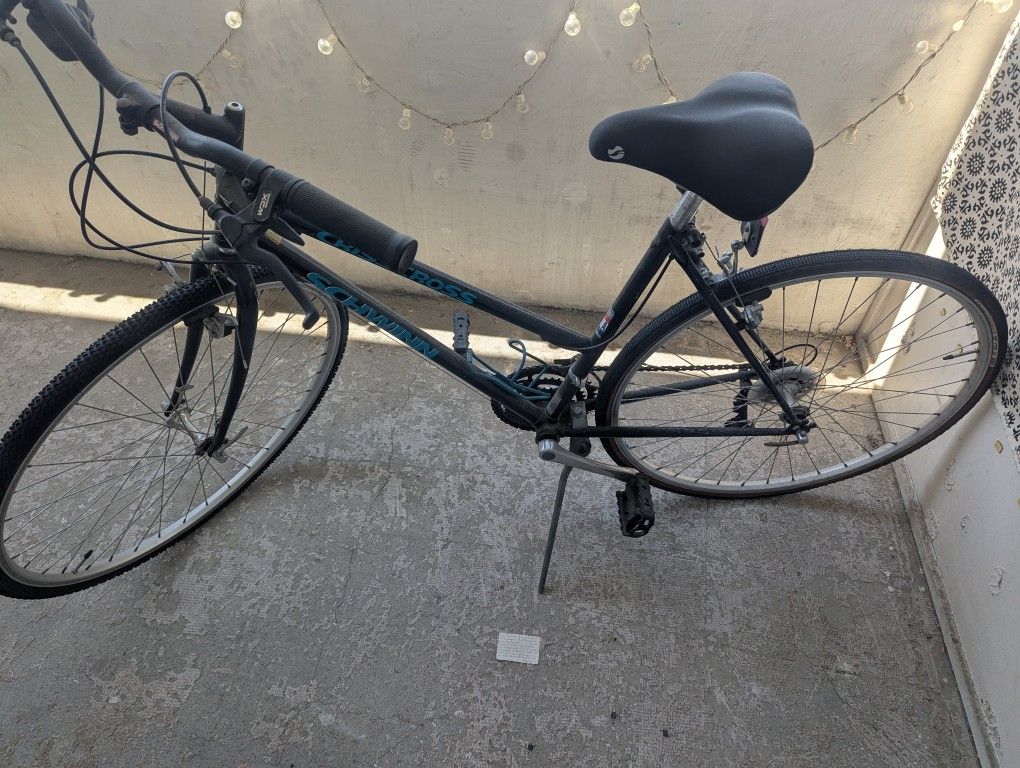 Women Schwinn Crisscross Road Bike
