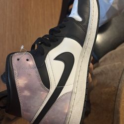 Air Jordan 1 Mid SE in the “Digital Pink/White/Black”
