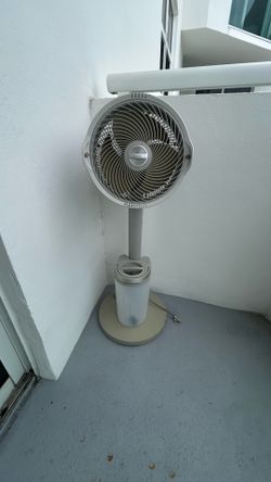 Shark FLEXBREEZE FAN with spray mist.