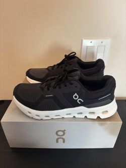 On Cloudrunner 2 (Size 12.5)