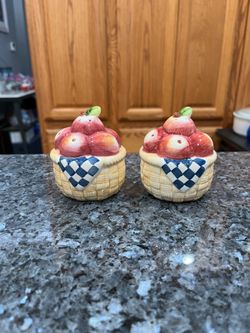 Ceramic Vintage Ceramic Apple Basket Pair of Salt and Pepper Shakers.  Brand Susan Winget sticker on the bottom.  Preowned never used.  Has been on di