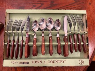 NEW IN BOX 24 pc Vintage Town & Country Stainless Steel Flatware Silverware Set Wood Grain Handles Service for 8