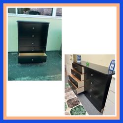 5 and 8 drawers dresser / Five and eight drawers dresser / Cajoneras / Comodas
