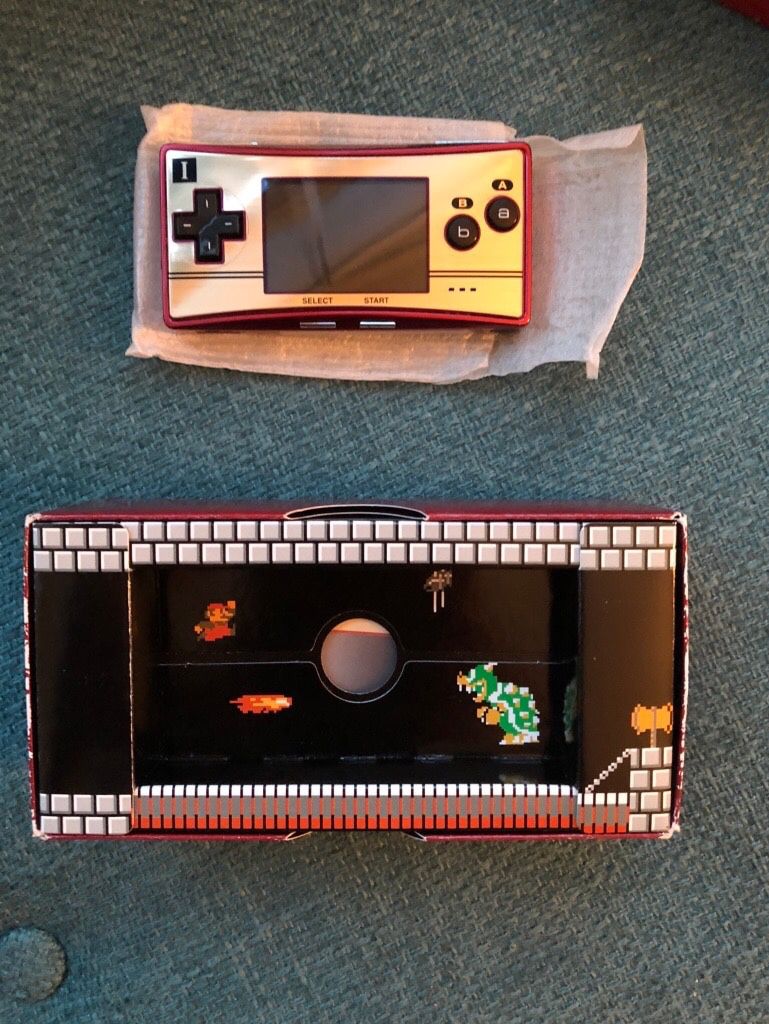 GameBoy Micro Famicom Edition