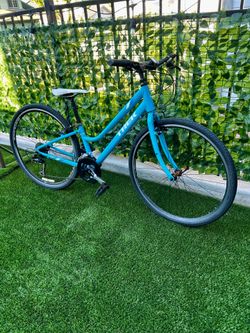 TREK VERVE 3 HYBRID BIKE 700cc Wheels