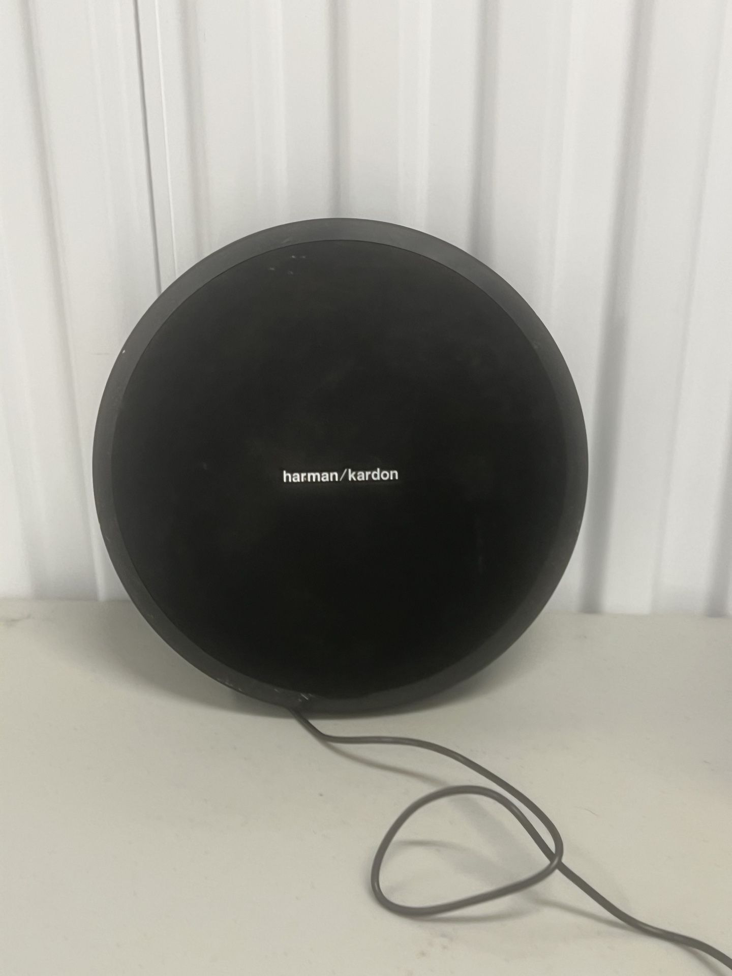 Harman Kardon Onyx Studio 1 Bluetooth Speaker Broken Leg Works Read. Used in acceptable condition with some cosmetic blemishes and imperfections. The