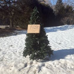 Free Artificial Christmas Tree 