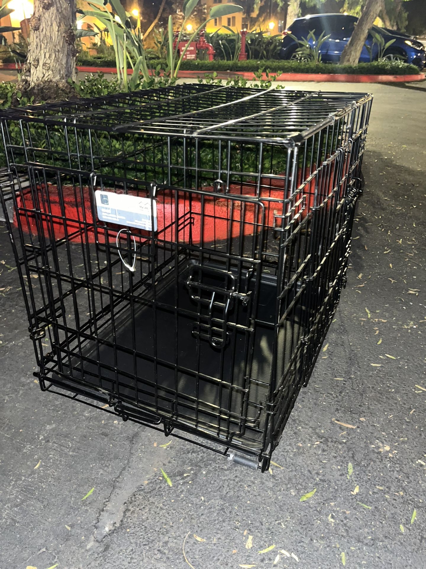 Medium Black Wire Pet Crate – Foldable with Tray. New