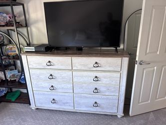 8-Drawer Dresser White Wash Wood Finish