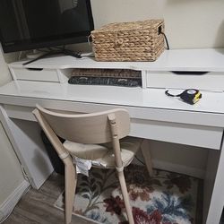 MALM
Dressing Table+ Chair