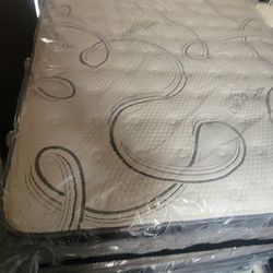 Queen Size Organic Cloud Comfort Europillow Top Mattress