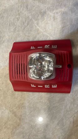 System Sensor P2R SpectrAlert Advance Fire Alarm Horn Strobe (Red) with Mounting Plate