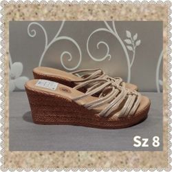 NEW WOMENS ESPADRILLE STYLE WEDGE HEELS SIZE 8W
