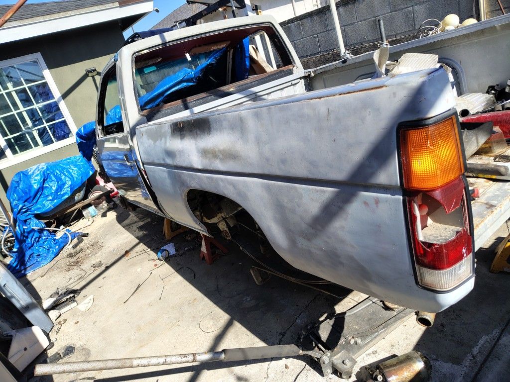 Nissan Hardbody Bed