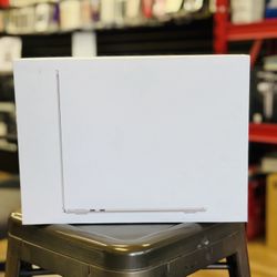MacBook Air M3 Chip 13 Inch