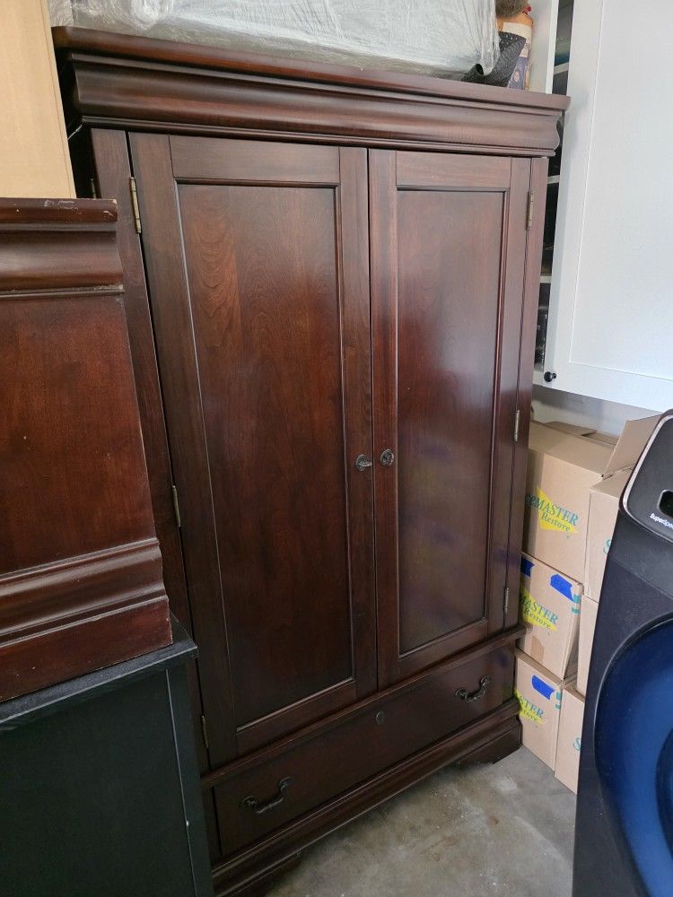 Wood Armoire / Fits 42" TV