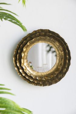 D16x2.5" Vintage Flower Like Round Wall Accent Mirror