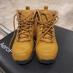 Nike Manoa Hiking Boots, Size 4Y Beige