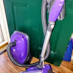 Kenmore 200 Series all floors hardwood and carpet vacuum cleaner W/4 attachments, vacuum bags and ne