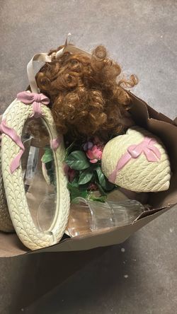 Full set of decorations includes doll.