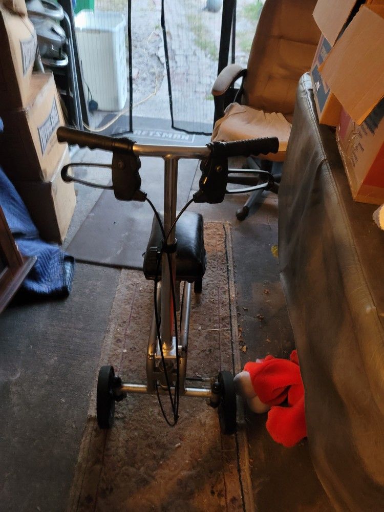 Knee Scooter