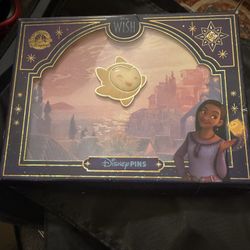 Disney Wish Movie Light-Up Star Pin 