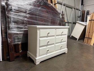 White 6-Drawer Wooden Dresser