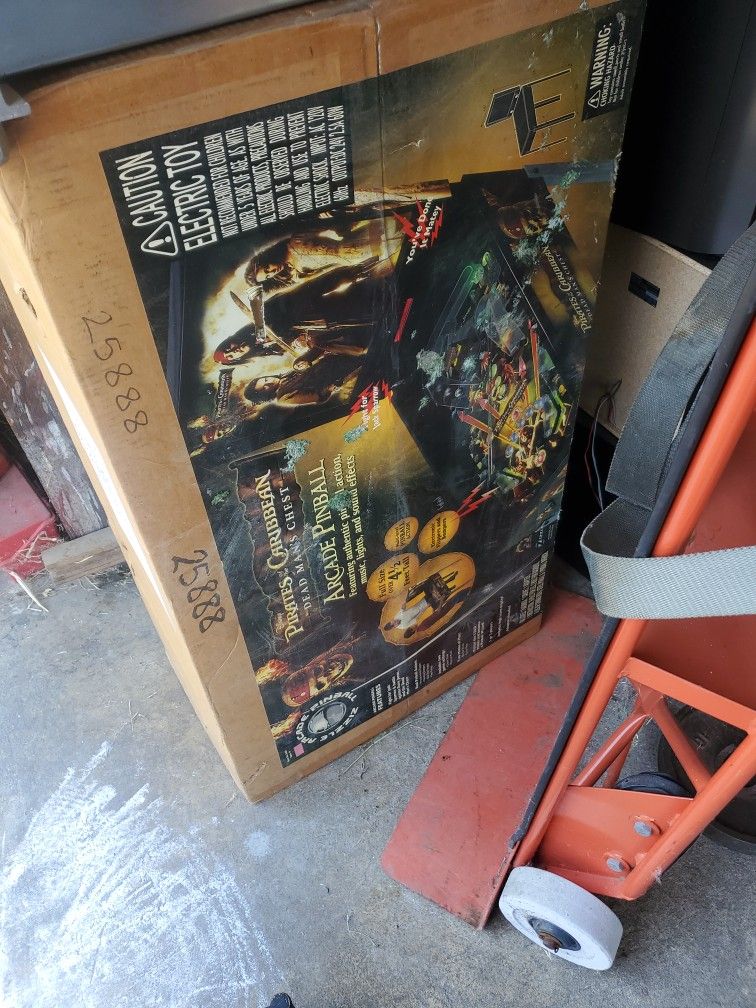 PIRATES OF THE CARIBBEAN PINBALL MACHINE BRAND NEW