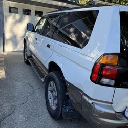 1999 Mitsubishi Montero