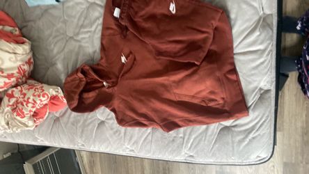 Burgundy Nike out fit