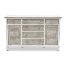 Dresser with 6 drawers and 2 doors