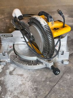 Miter saw the Walt 10 in