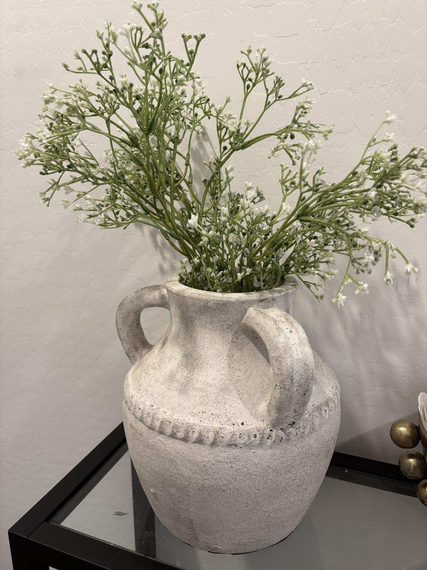 Vase w/ flowers