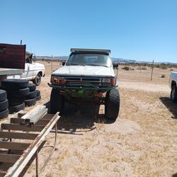 84 toyota 4x4 runner  5 speed straight axel