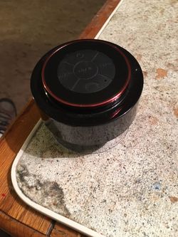 Black/gold bluetooth speaker