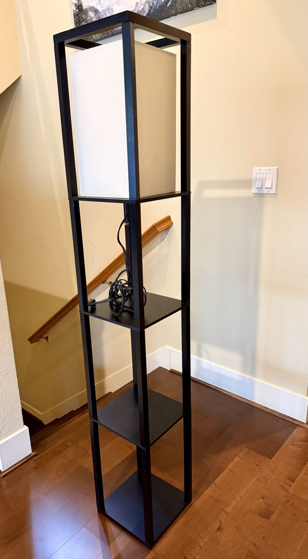 Floor Lamp with Built-In Shelves – Excellent Condition