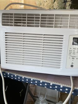 Small Room Air conditioning Unit Works Great