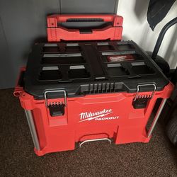 Milwaukee PACKOUT rolling tool box with low profile handle