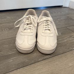 White Pumas