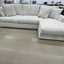 Sectional Chaise ( Fabric) / Same Day Delivery Unbeatable Offer !!
