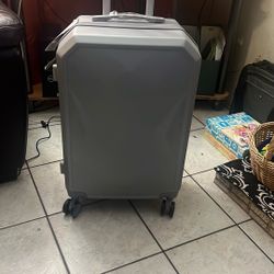 24 Inches Check In (medium) Travelers Luggage 