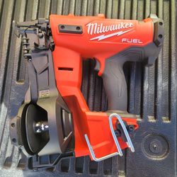 Milwaukee
M18 FUEL 18-Volt Lithium-Ion Brushless Cordless Coil Roofing Nailer (Tool Only)